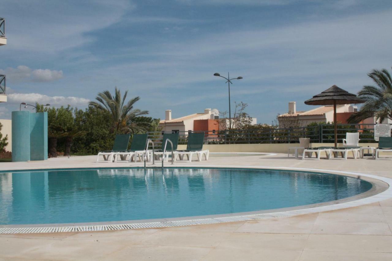 Com Piscina Em Albufeira, Corcovada Apartment